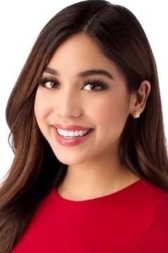 Natasha Zouves interpreta San Francisco News Anchor