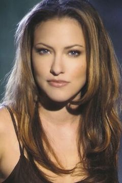 Jamie Elle Mann interpreta Newswoman (uncredited)
