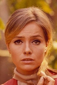 Eva Renzi interpreta Helena