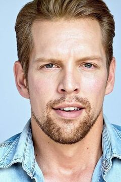 Shawn-Caulin Young interpreta Luke Schoonover
