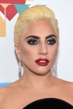 Lady Gaga interpreta Bertha