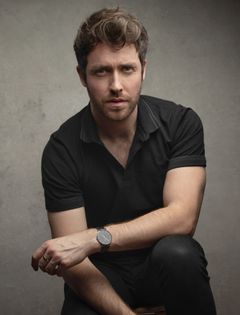 Matt Nalton interpreta Music Director