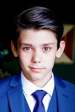 Lewis McGowan interpreta Young Henry Turner
