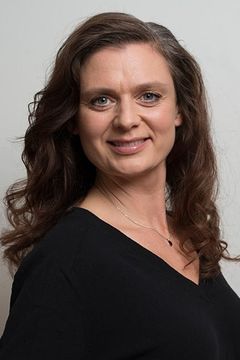 Trine Appel interpreta Karate coach