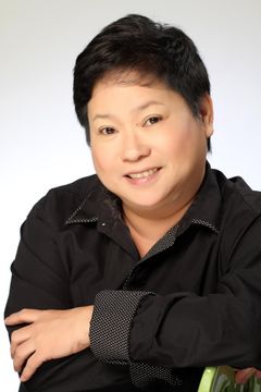 Cecil Paz interpreta Mayora