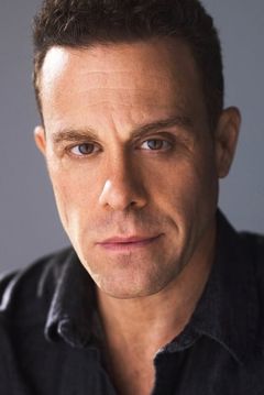 Matthew Rauch interpreta Ken