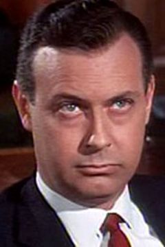 Warren Stanhope interpreta German Officer (uncredited)