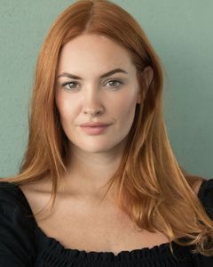 Alexandra Evans interpreta Celia