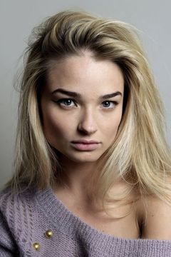 Emma Rigby interpreta Rebecca
