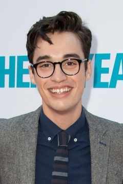 Joey Bragg interpreta Joey Rooney