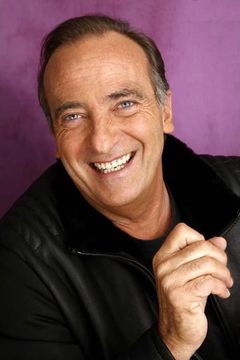 Yves Lecoq interpreta Jacques Chirac (voice) (uncredited)