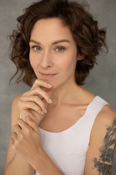 Viktoriya Borisova interpreta wounded