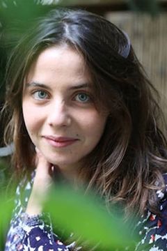 Éva Lallier interpreta Anouk