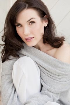 Kristina Anapau interpreta Galina / Little Swan