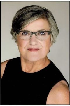 Suzanne Ristic interpreta Airline Woman