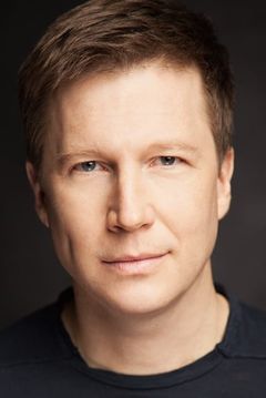 Noel Johansen interpreta 1950s Policeman