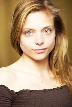 Lizzie Brocheré interpreta Claudine, King's doctor