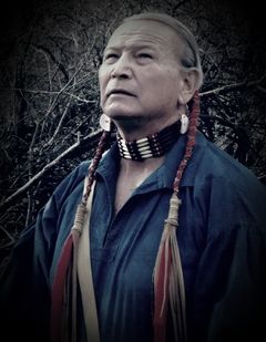 Dennis Ambriz interpreta Darriel