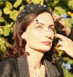 Brigitte Christensen interpreta The Sister