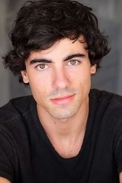 Roby Attal interpreta Gavin