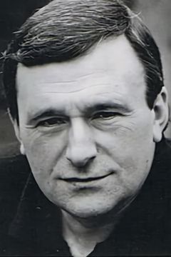Alan Talbot interpreta Powers