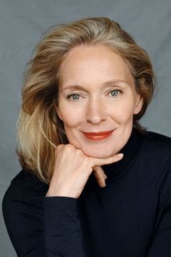 Katja Weitzenböck interpreta Viktors Mutter