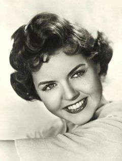 Jane Howard interpreta Employment Clerk