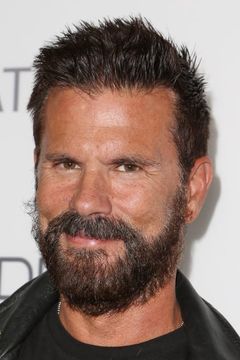 Lorenzo Lamas interpreta Reno Raines