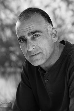 Yoram Toledano interpreta Yosef Levi