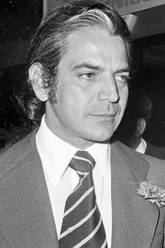 Espartaco Santoni interpreta Karl Ziemmer