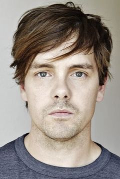 Matthew Currie Holmes interpreta Sean Castle