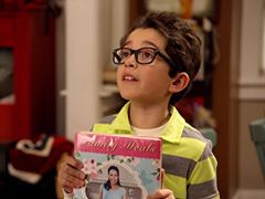 Nicolas Bechtel interpreta Lewie Diaz