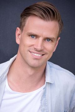 Steve Danielsen interpreta Jeff Handley