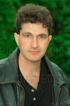 Paul Haigh interpreta Sergeant Irving