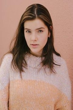 Frida Stittrich interpreta Young Nina