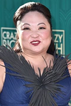 Selena Tan interpreta Alexandra "Alix" Young-Cheng