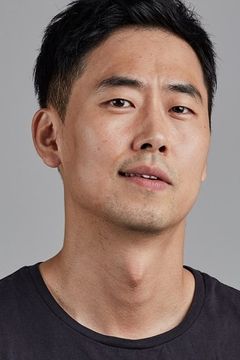 Yun Ki-chang interpreta Agent