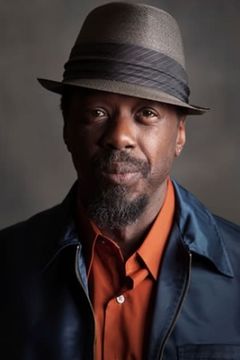 Edwin Lee Gibson interpreta Ebraheim