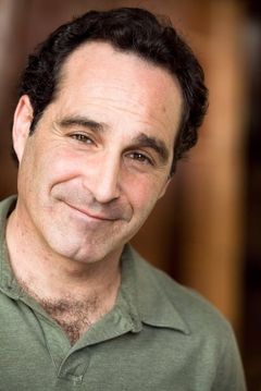 Roger Kabler interpreta College Guy