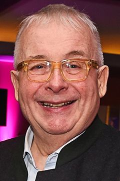 Christopher Biggins interpreta The Transylvanians