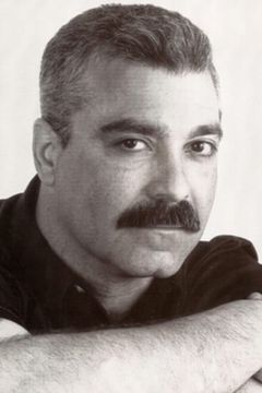 Chuck Margiotta interpreta Pedestal Man Gino