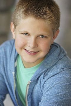 Jackson Stein interpreta Young Agnarr (voice)