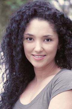 Crystal Martinez interpreta Wife of Mendez