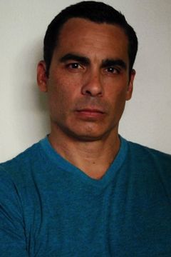 Daniel Arrias interpreta Cell Guard #2