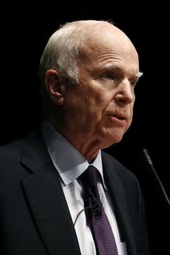 John McCain interpreta Self (archive footage)