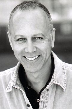 James Purcell interpreta Bill