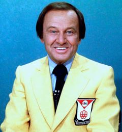 Jim McKay interpreta Himself - Announcer