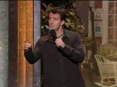 Juston McKinney interpreta Upscale Restaurant Manager