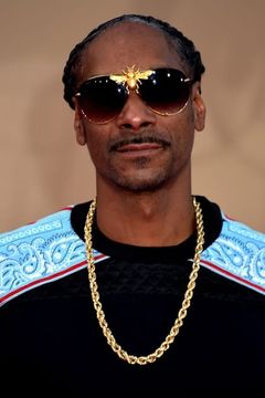 Snoop Dogg interpreta Captain Mack