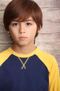 Liam James Ramos interpreta Small Boy (uncredited)
